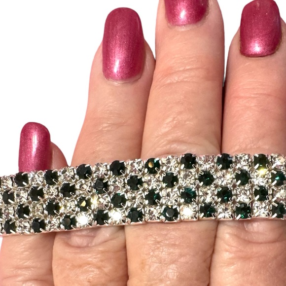 ❤️NWT  BOUTIQUE  DARK GREEN & CLEAR RHINESTONE STRETCH BRACELET   BEAUTIFUL - Picture 2 of 2